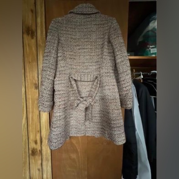 Gorgeous coat Size 4 from Rota, Spain. - Picture 3 of 3